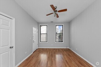 Building Photo - 3 bedroom in Chicago IL 60608