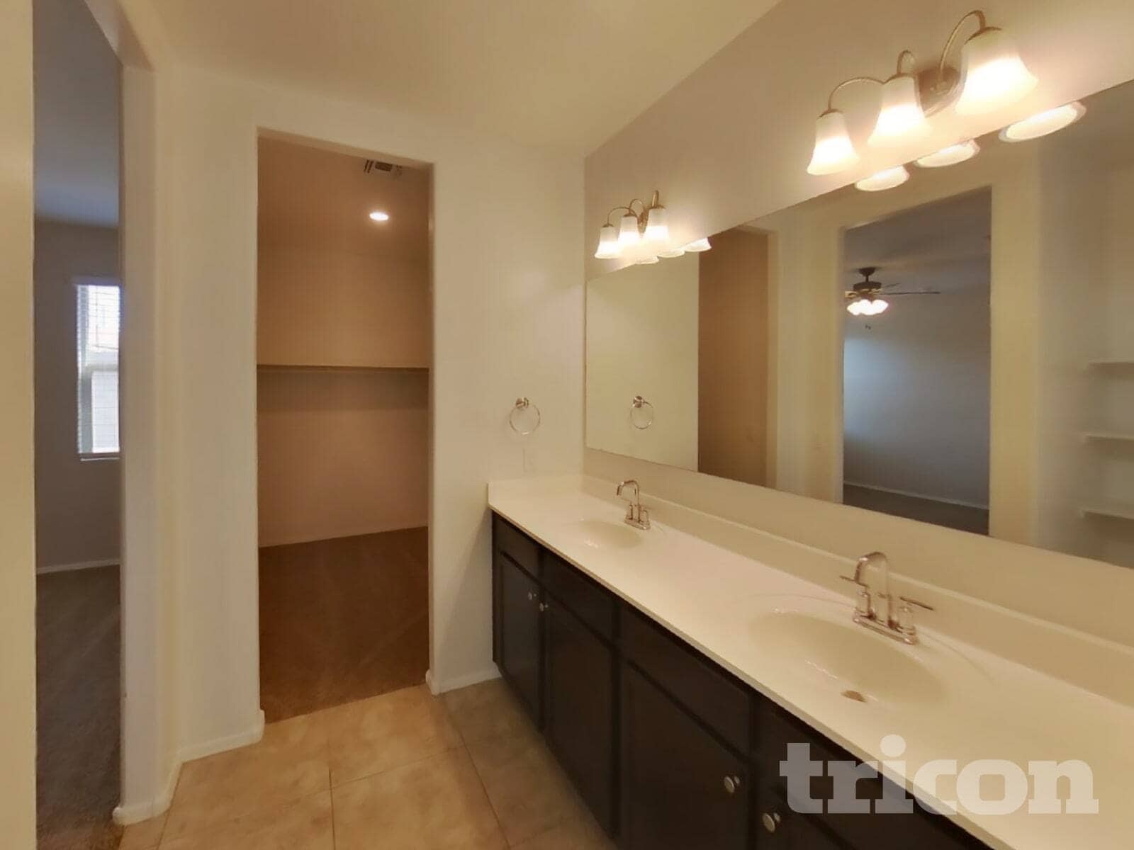 Building Photo - 30962 W Cheery Lynn Rd