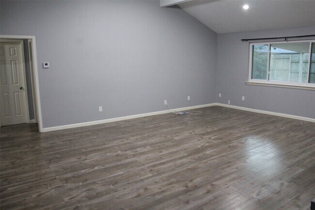 Building Photo - 20074 Crazy Horse Cir