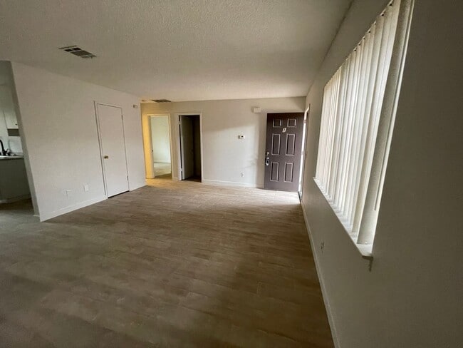 Building Photo - APPLE VALLEY- REFURBISHED 2 BEDROOM , 2 BATHROOM APARTMENT