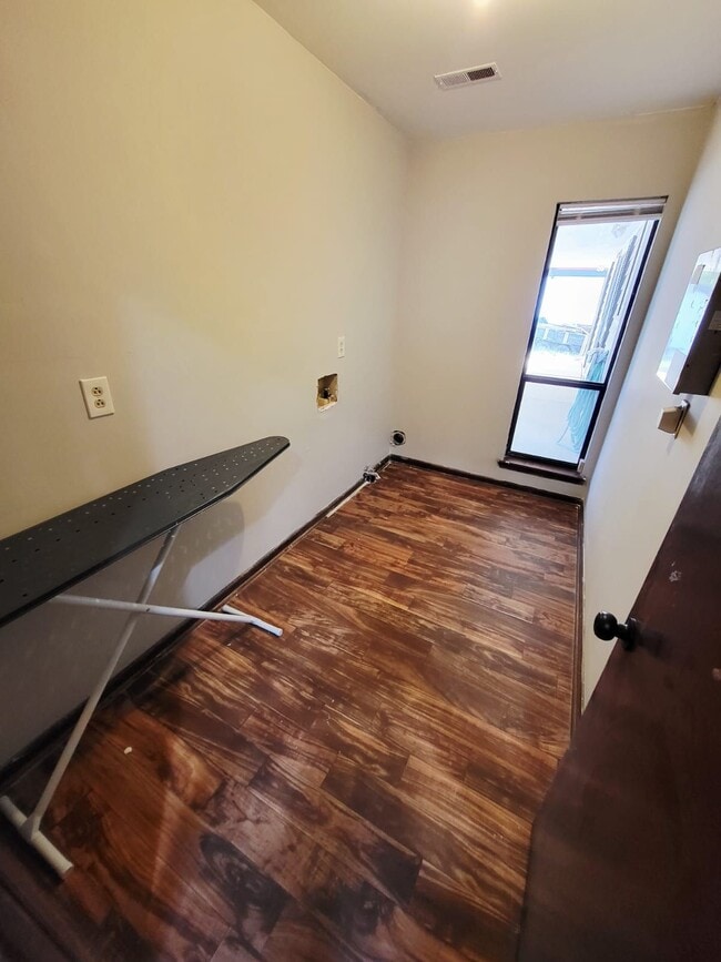 Building Photo - 4715 Cricklewood Ln