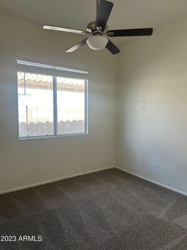 Building Photo - 2613 S 157th Dr