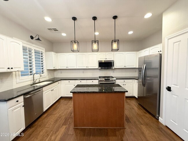 Building Photo - 11225 E Sylvan Ave