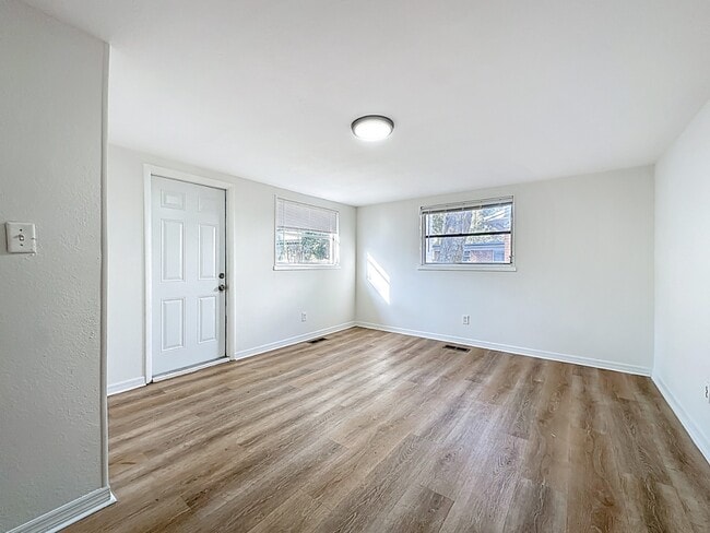 Building Photo - 5330 Quan Dr