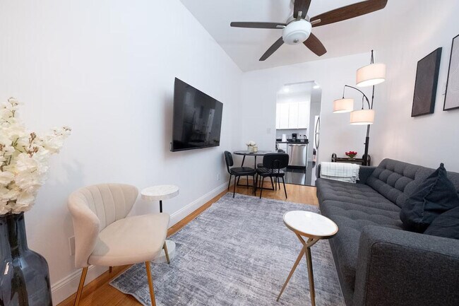 Building Photo - 302 E 104th St