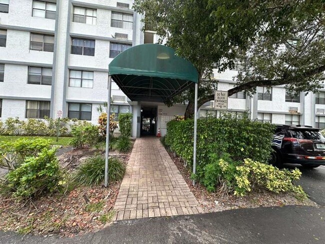 Primary Photo - 2401 Riverside Dr