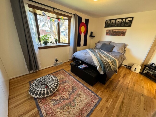 Building Photo - Private Lakewood Home