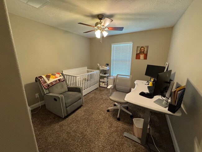 Building Photo - 4 Bedroom | 2 Bathroom | 3 Car Garage| Springfield MO | Fire Place | Covered patio!