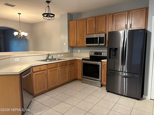 Building Photo - 9744 Summer Grove Way W