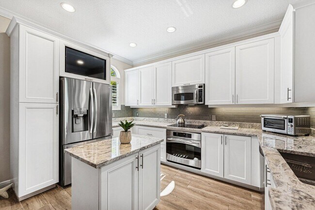Building Photo - 813 Estancia Wy