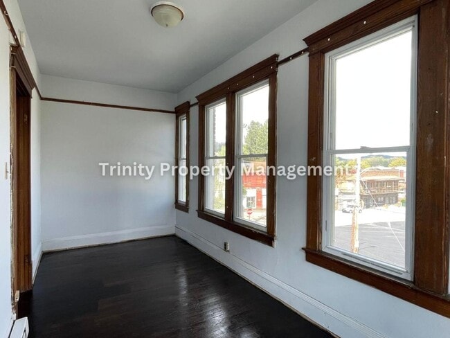 Building Photo - 103 Grove Ave