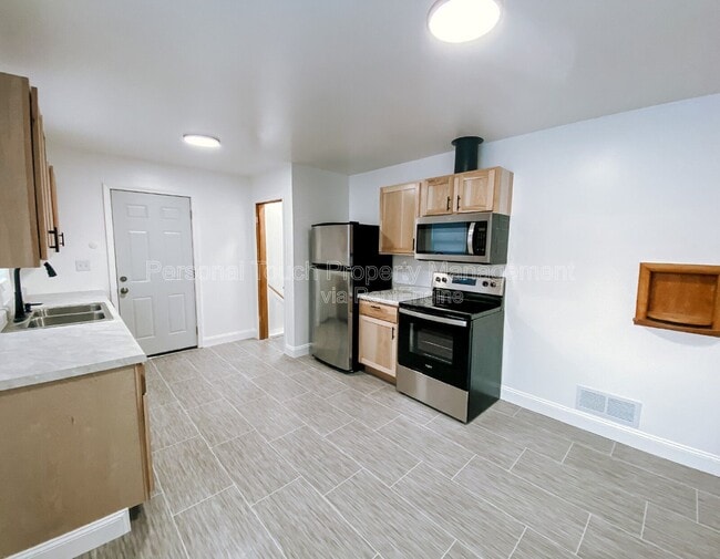 Building Photo - 1610 2nd St N