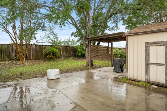 Building Photo - 13737 River Canyon Dr