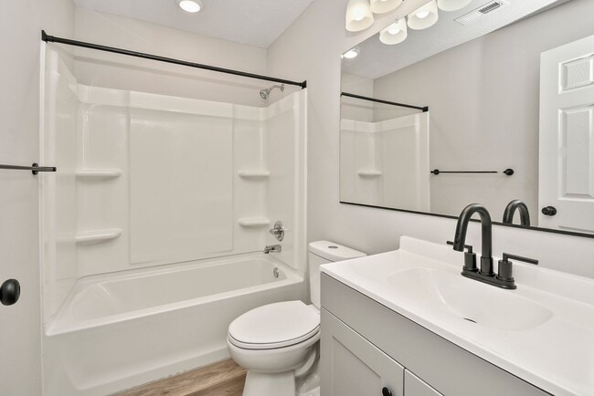 Building Photo - Springfield 4 Bed Rental | Fully Remodeled | Corner Lot