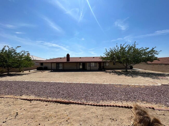 Building Photo - Apple Valley Desert Knolls Home