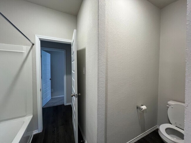 Building Photo - Wonderul 4/2 Single Story in White Wing, NBTX