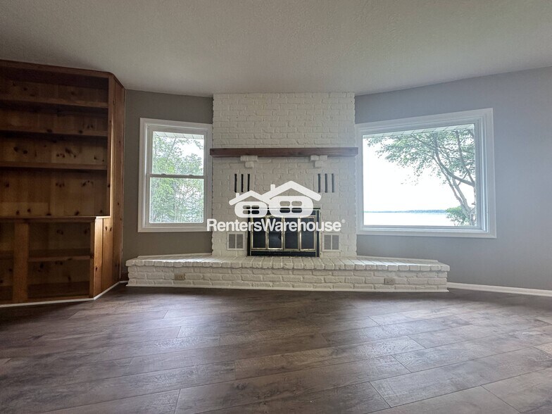 Building Photo - 3311 Interlachen Dr NE
