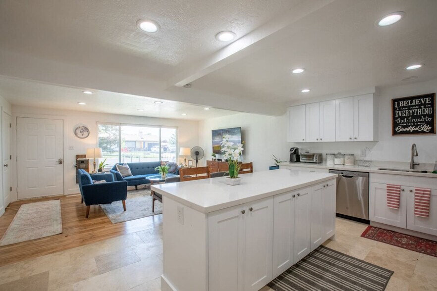 Building Photo - 9949 E Sego Lily Dr