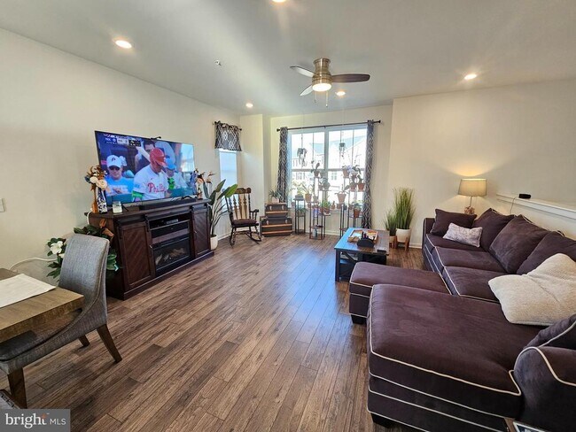 Building Photo - 1870 Boulder Dr