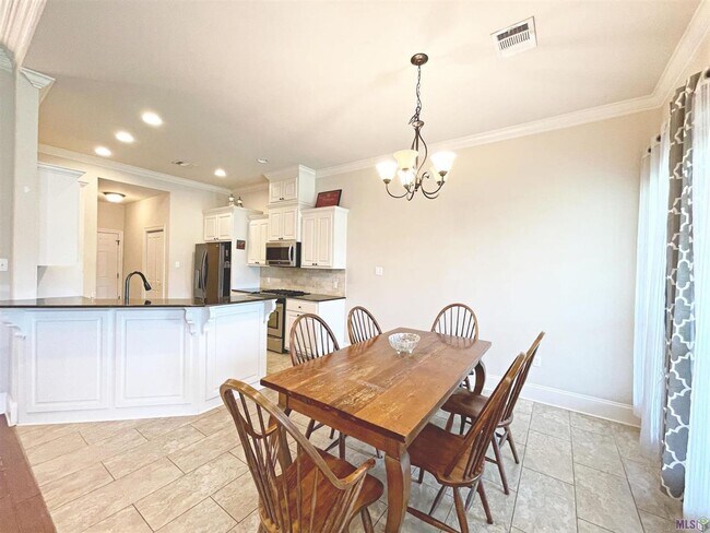 Building Photo - 3 Bedroom House in Gated Community| Community Pool