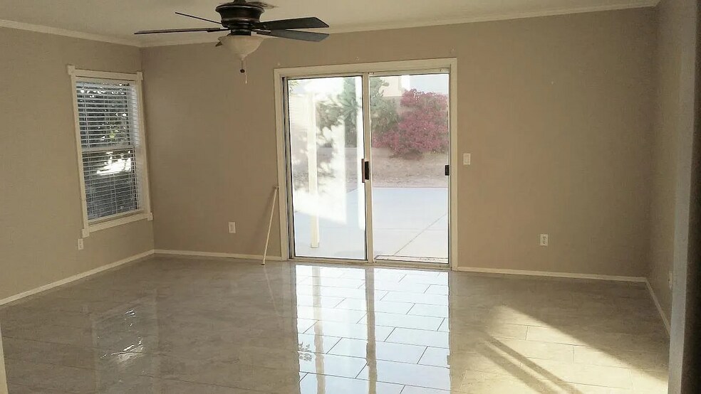 living room - 12606 W Myer Ln