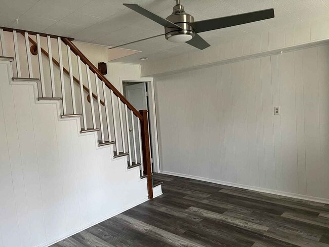 Building Photo - 7504 School Ave