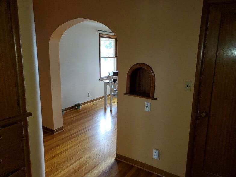 Building Photo - 403 W 25th Ave