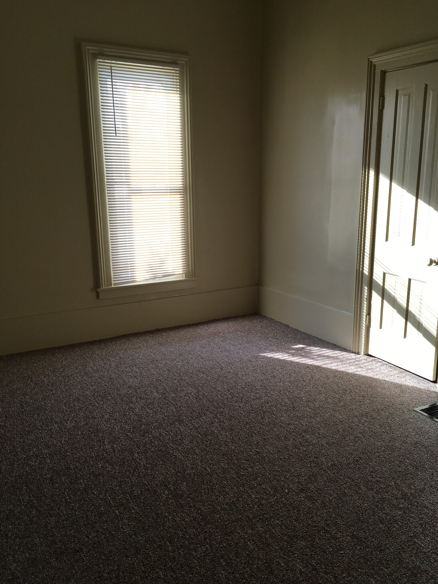 bedroom - 723 S Pennsylvania Ave