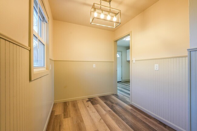 Building Photo - 406 N Star St