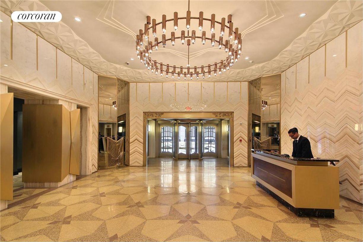 Building Photo - 425 W 50th St