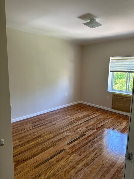 Building Photo - 2861 Grace Ave