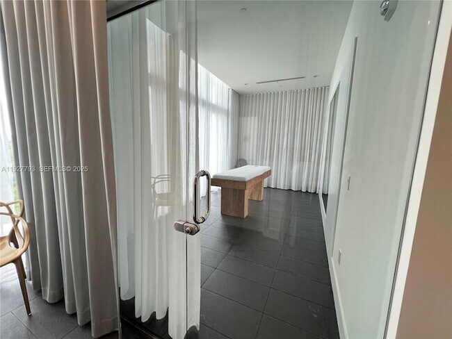 Building Photo - 2000 Metropica Wy