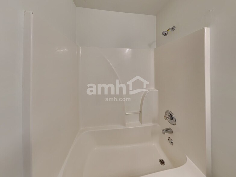 Building Photo - 5147 Scenic View Rd