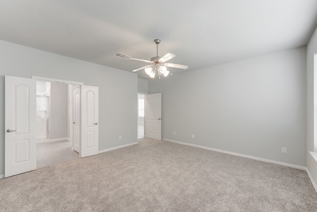 Building Photo - 1225 Red Hills Dr