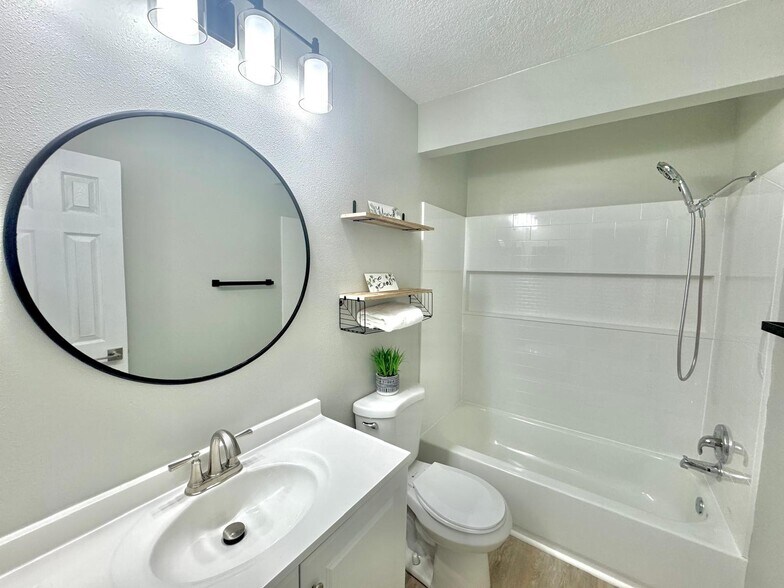 Building Photo - 16565 Brigadoon Dr