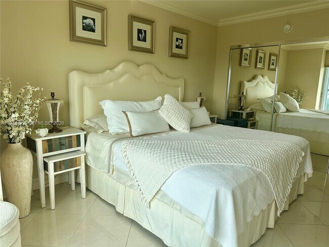 Building Photo - 16500 Collins Ave