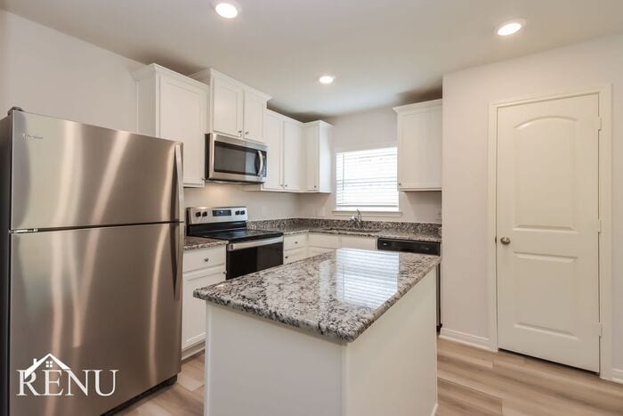 Building Photo - 10478 Sweetwater Creek Dr