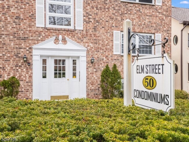 Building Photo - 48 Elm St