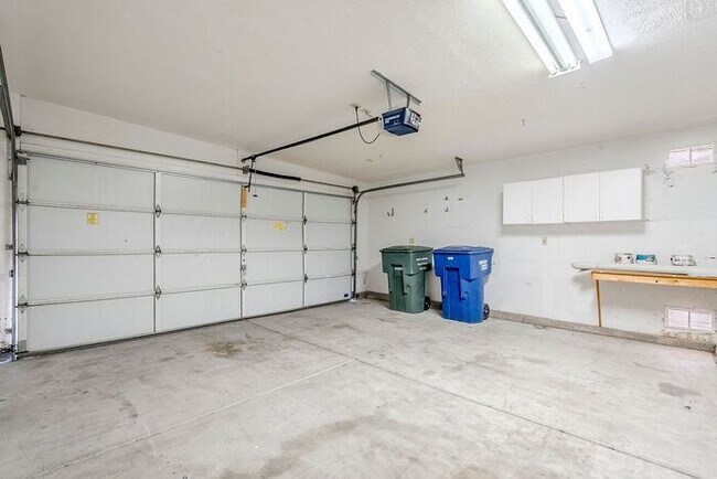 Building Photo - Pending/ Rented - Charming 3-bedroom, 2-ba...