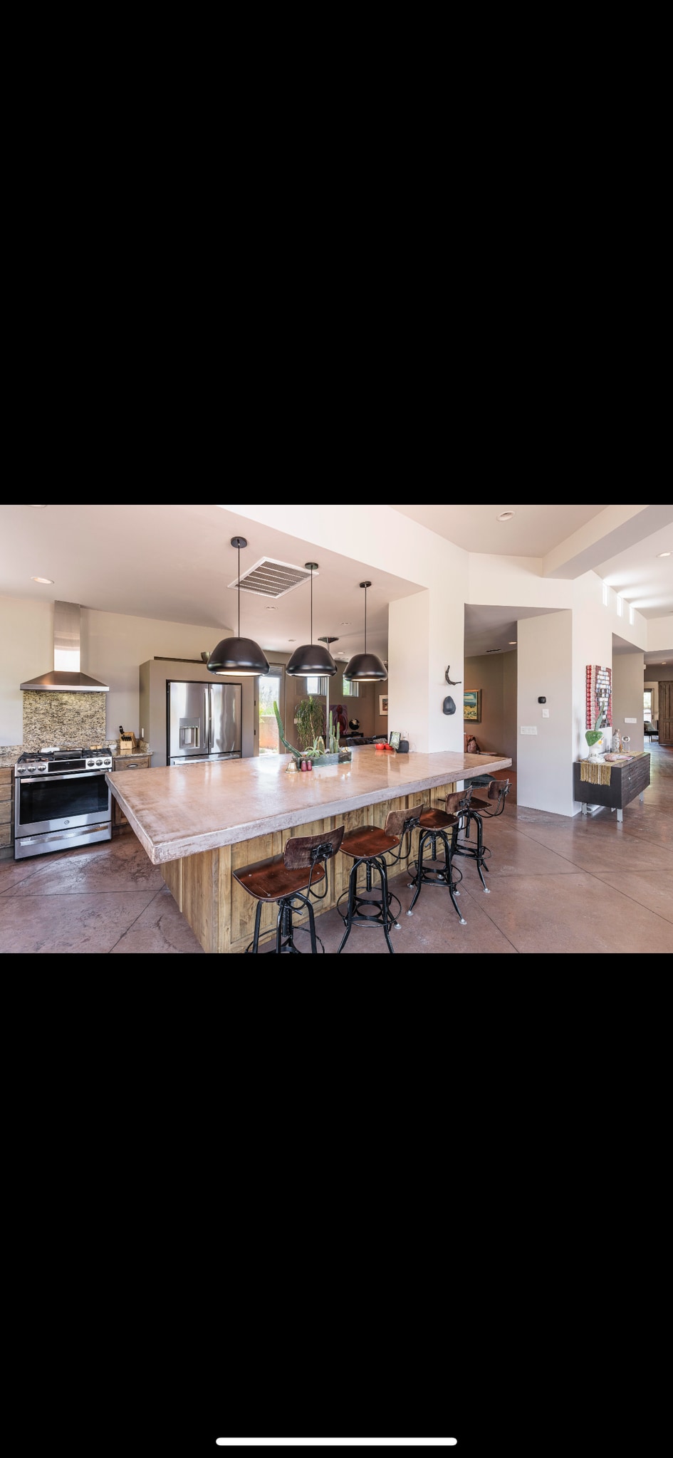 Building Photo - 384 W Brittlebush Way
