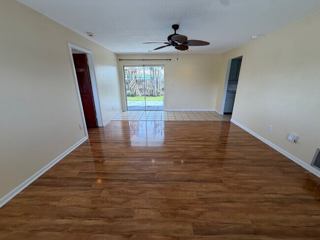 Building Photo - Indialantic 2 Bedroom Home with 2 car garage!