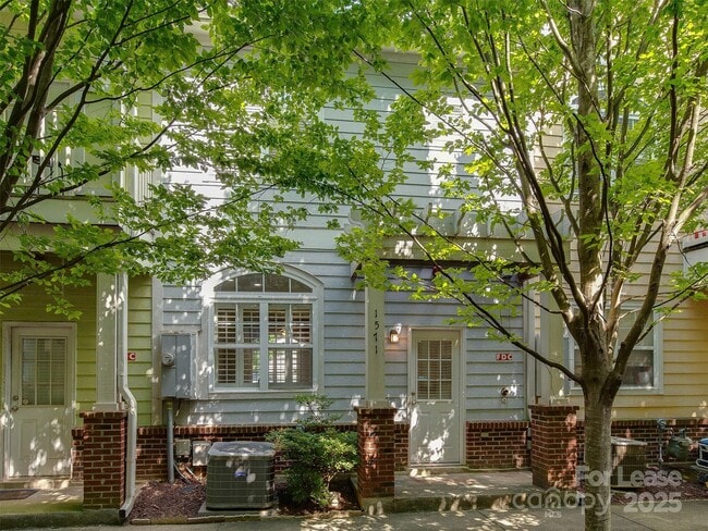 Building Photo - 1571 Pecan Ave