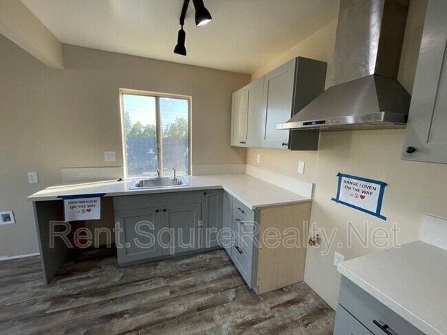 Building Photo - 537.5 W Crescent Dr