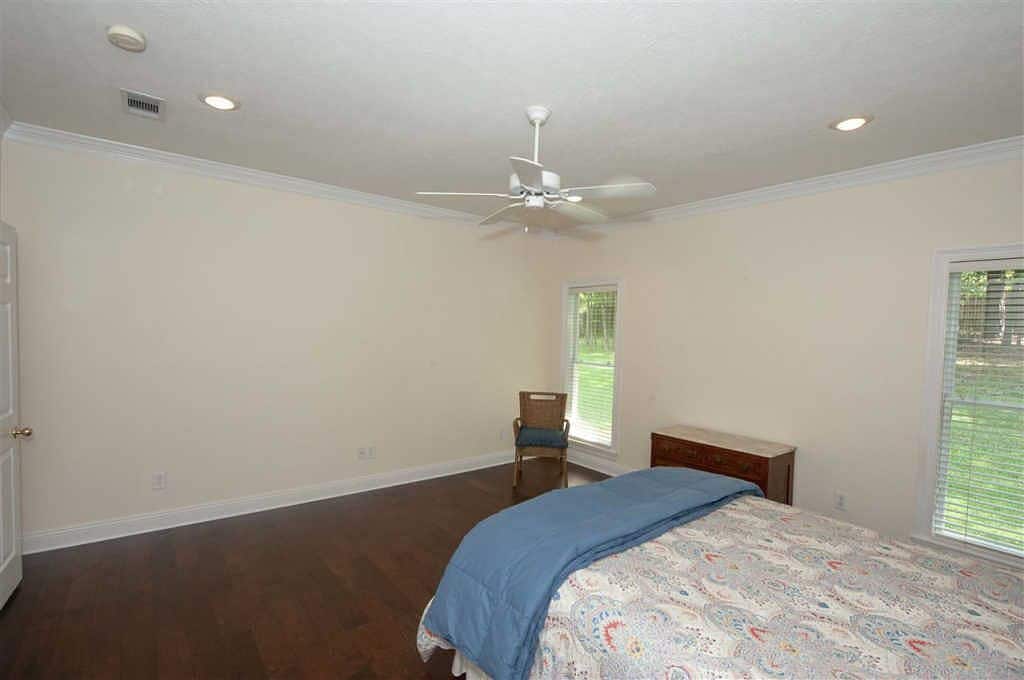 Building Photo - 110 Evergreen Ct