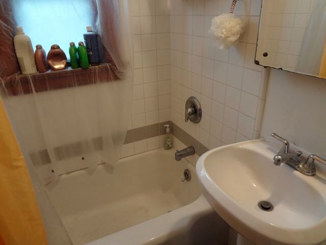 Building Photo - 2436-B N Weil St