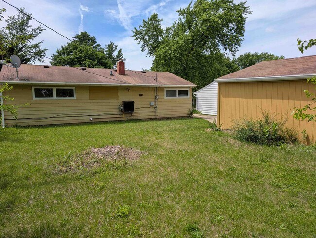 Building Photo - 311 Stewart Dr