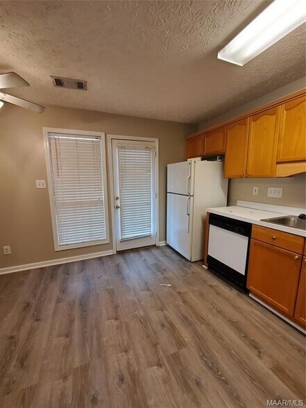 Building Photo - 517 Sandfield Ct