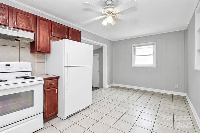 Building Photo - 4808 Brooktree Dr