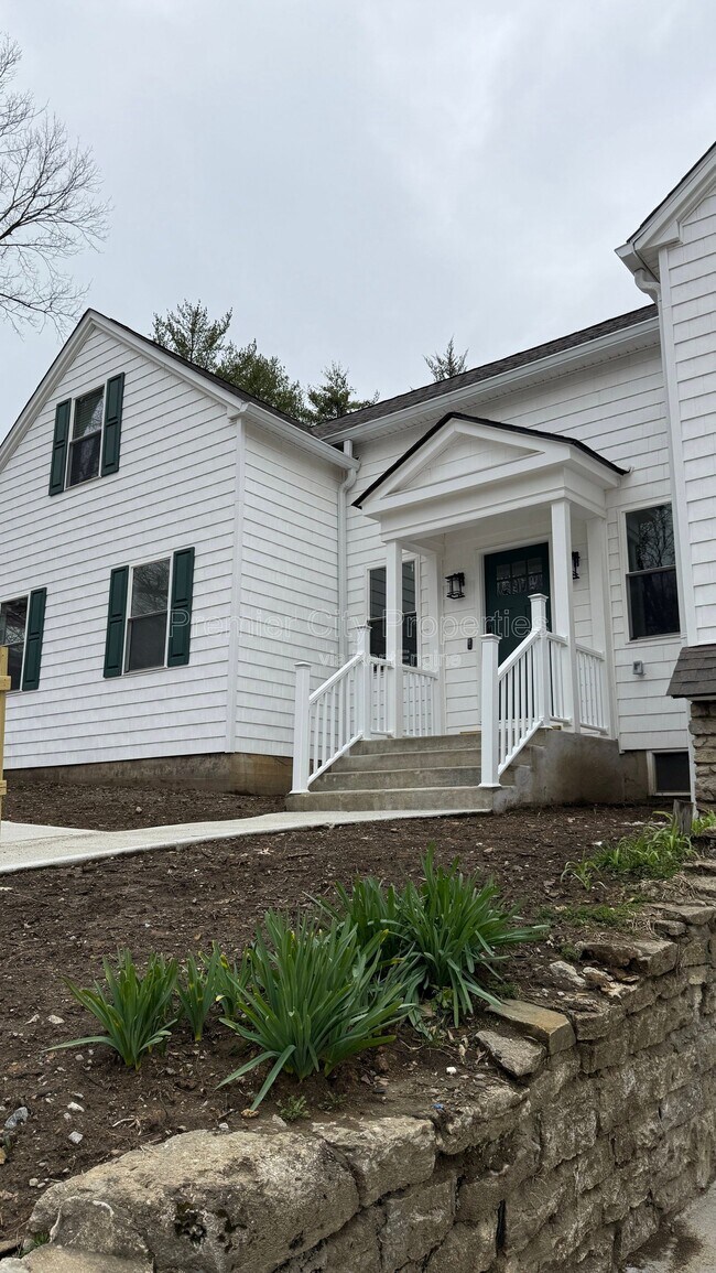 Building Photo - 240 Mcgregor Ave