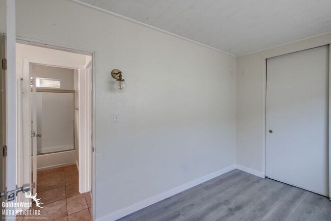 Building Photo - Updated 2Bdm 1Ba Apartment in Point Loma Heights!